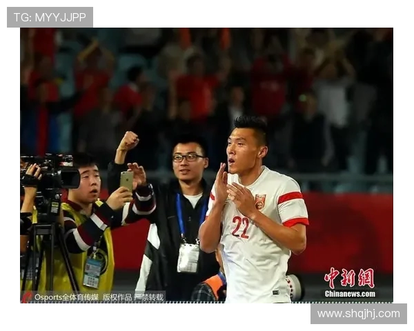 中国男足迎战突尼斯力争胜利展现实力与团队精神