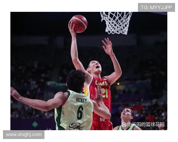 北京男篮与上海男篮激战正酣谁将赢得这场篮球巅峰对决